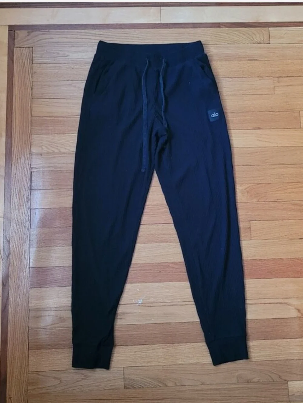 ALO YOGA MUSE SWEATPANT IN BLACK